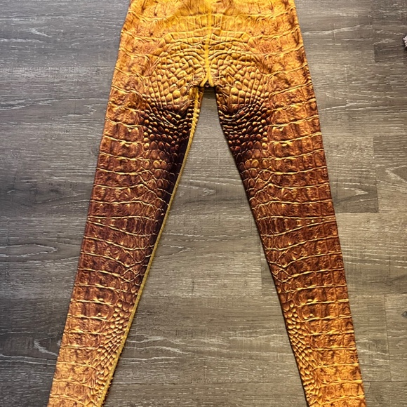 Niyama Sol 24k snake print yoga legging - Picture 2 of 2
